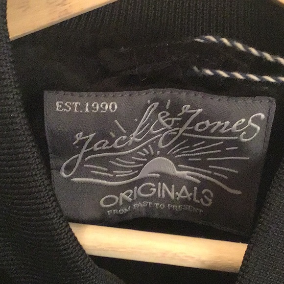 NWT jack & jones velvet bomber jacket. Special edition. Size L - Picture 9 of 12